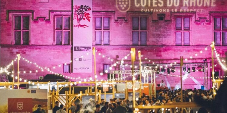 Avec les Côtes du Rhône, été 2026 rime avec convivialité et festivaliers