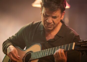 (Vidéo) Jean-Félix Lalanne enchante de sa guitare les jardins de l&rsquo;Abbaye Saint-André