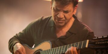 (Vidéo) Jean-Félix Lalanne enchante de sa guitare les jardins de l&rsquo;Abbaye Saint-André