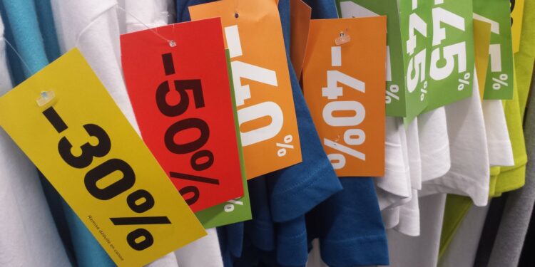 Plombées par la canicule, les soldes vont pouvoir jouer les prolongations cet été