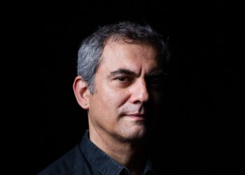 Le contrebassiste Claude Tchamitchian à Oppède