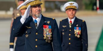 La BA 115 rend hommage au Général Jean-Luc Daroux qui quitte le service actif au bout de 34 ans