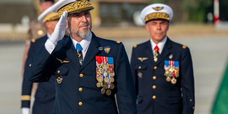 La BA 115 rend hommage au Général Jean-Luc Daroux qui quitte le service actif au bout de 34 ans