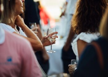 Lourmarin : les vignerons du Luberon célèbrent les 10 ans de Wine & Dine