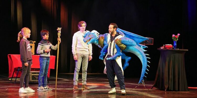 ‘Le magicien galactique’ réveille les pouvoirs des enfants au Théâtre Al Andalus