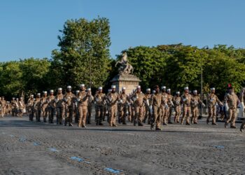 Les légionnaires du 1er REG vont clôturer le défilé du 14 juillet sur les Champs Elysées