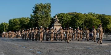 Les légionnaires du 1er REG vont clôturer le défilé du 14 juillet sur les Champs Elysées