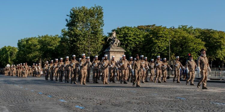 Les légionnaires du 1er REG vont clôturer le défilé du 14 juillet sur les Champs Elysées