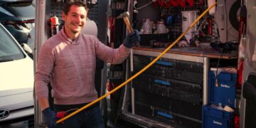 (Vidéos) Jonathan Enzer et ses camions-ateliers de carrosserie à domicile, de l&rsquo;échec au succès