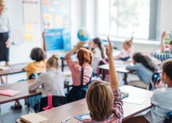 Rentrée : la scolarité coûtera moins cher aux Français cette année