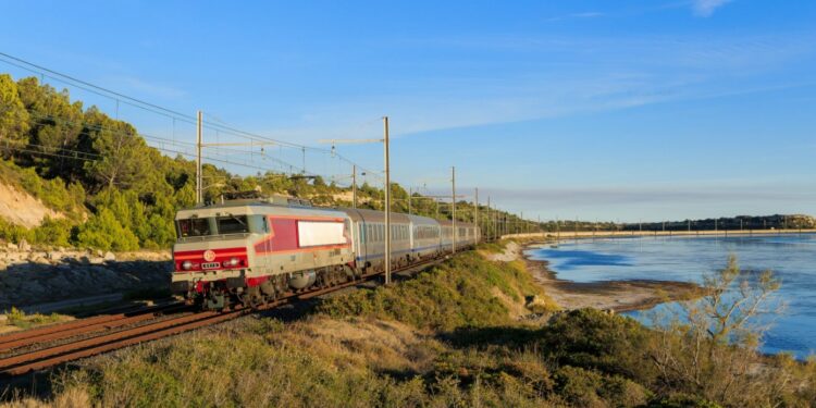 Avignon, Les fous du rails de l&rsquo;APCC 6570 vous invitent à bord de leurs locomotives légendaires