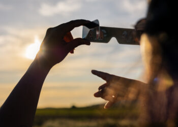 Éclipse : les lunettes solaires prises d’assaut en Vaucluse