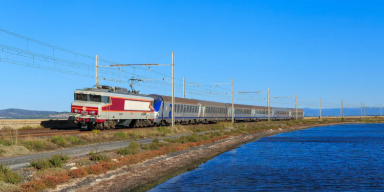 Banyuls fête ses vendanges, le train de l’APCC 6570 rejoint la fête