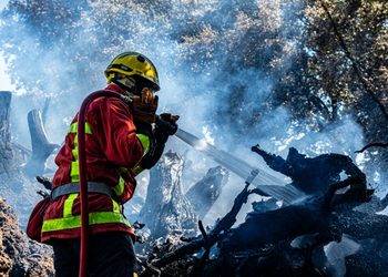 Plein les bottes mais toujours motivés les pompiers de Vaucluse