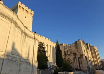 Au cœur du plus grand palais gothique d’Europe, le Centre des Congrès d’Avignon fête ses 50 ans