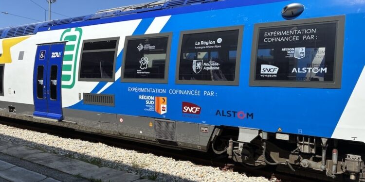 Le 1er train à batterie de la Région Sud est en service entre Carpentras et Avignon