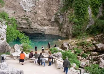 Une passerelle piétonne pour valoriser et sécuriser le site de la Fontaine de Vaucluse 