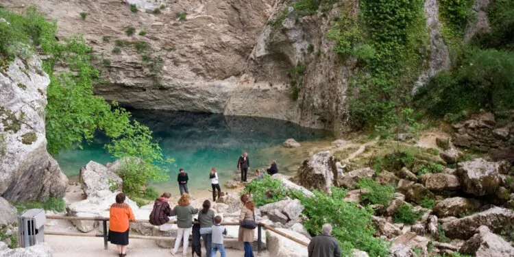 Une passerelle piétonne pour valoriser et sécuriser le site de la Fontaine de Vaucluse 