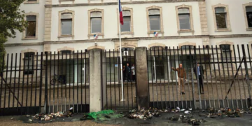 À Avignon, la préfecture prise pour cible