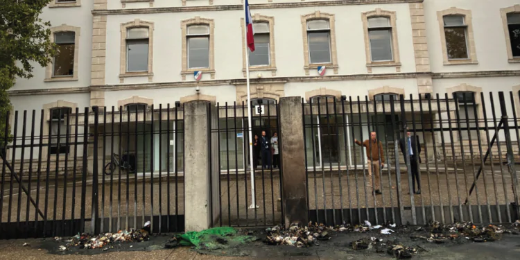 À Avignon, la préfecture prise pour cible