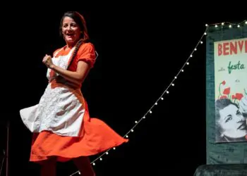 Le seul en scène de Simona Boni chanté, dansé et raconté au Théâtre Golovine